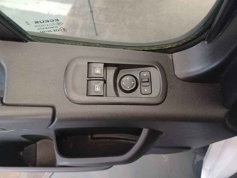 Nissan NV400 - Photo 32