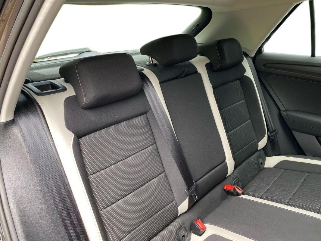 Volkswagen T-Roc - Photo 23