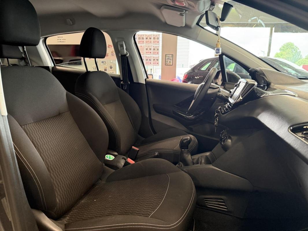 Peugeot 208 - Photo 11