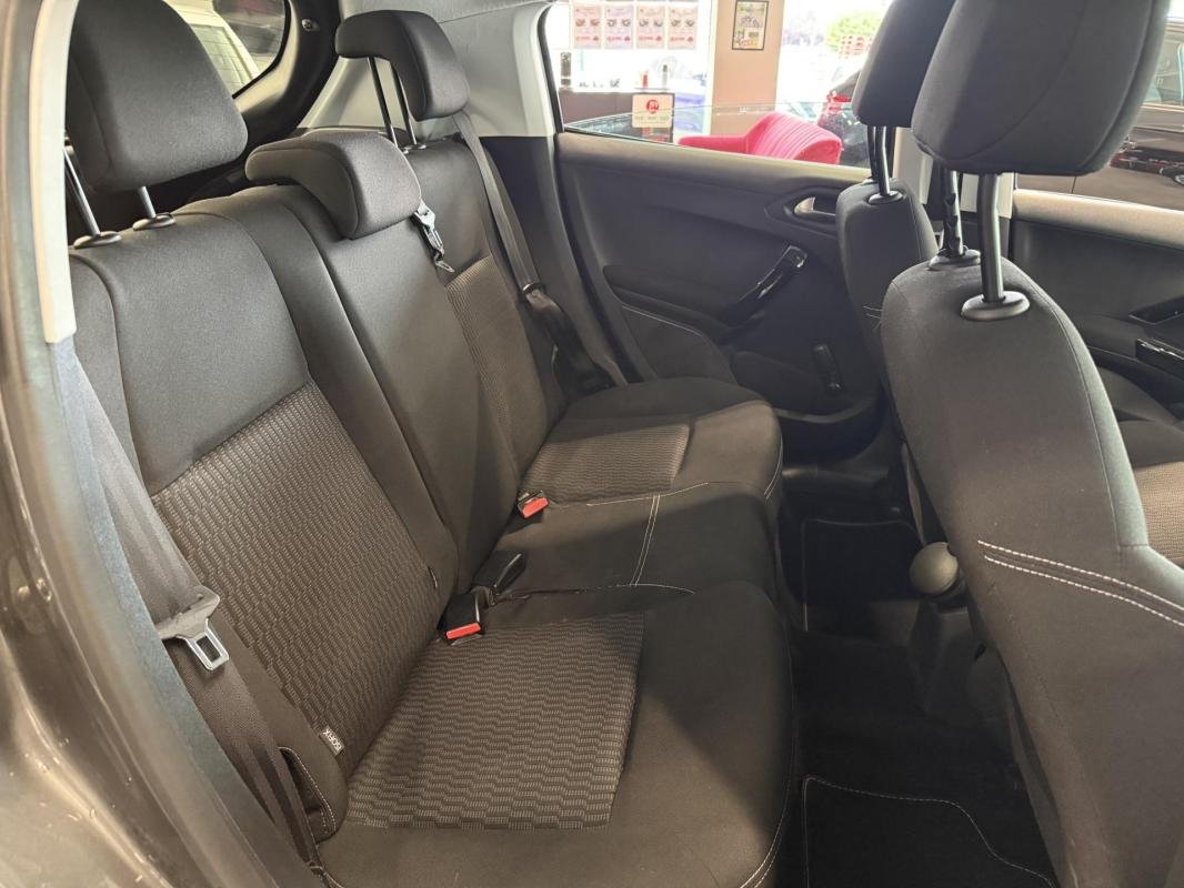 Peugeot 208 - Photo 12