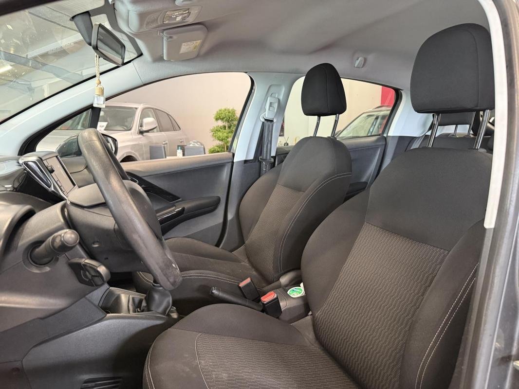 Peugeot 208 - Photo 9