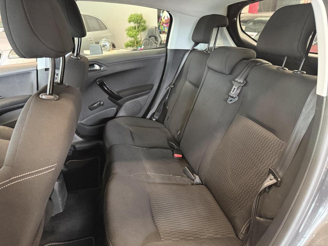 Peugeot 208 - Photo 10