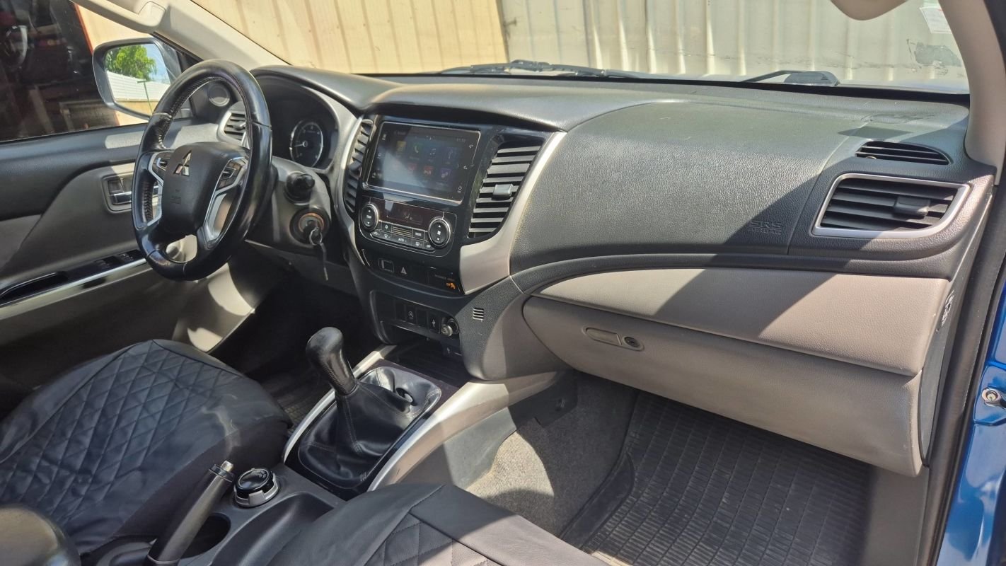 Mitsubishi L200 - Photo 10