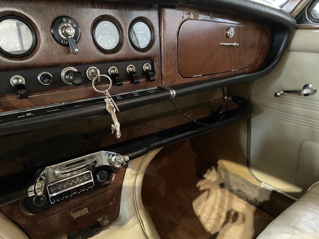 Jaguar 420 - Photo 16