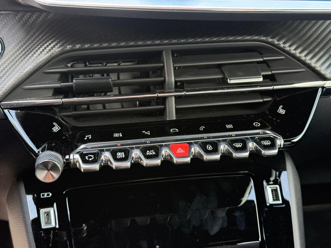 Peugeot 208 - Photo 14