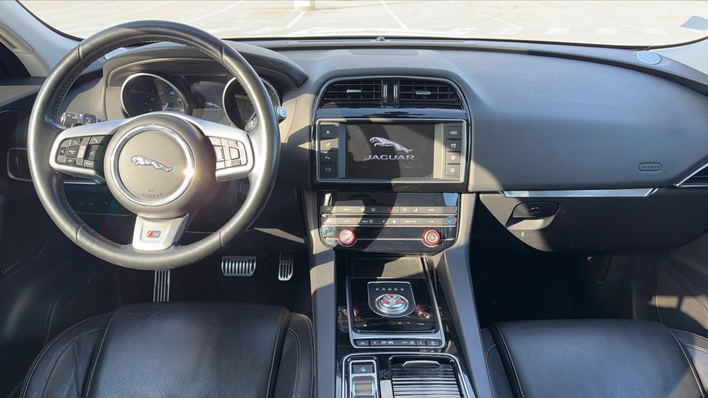 Jaguar F-Pace - Photo 11