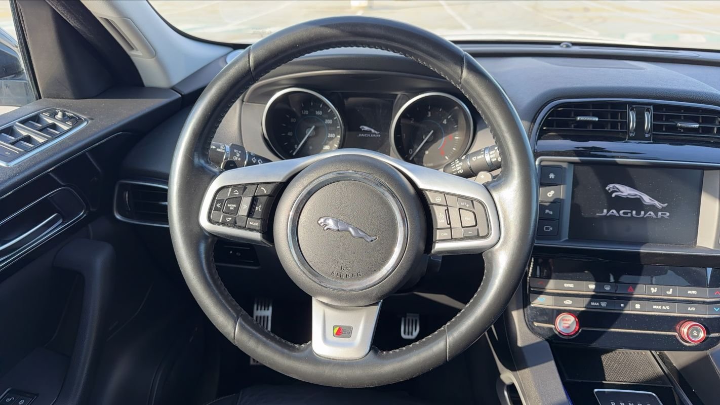 Jaguar F-Pace - Photo 22