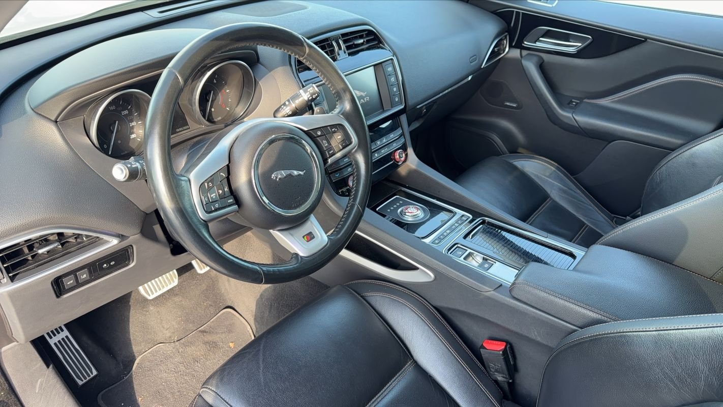 Jaguar F-Pace - Photo 8