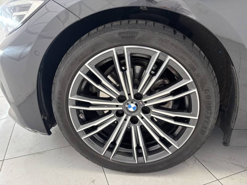 BMW Série 3 - Photo 16