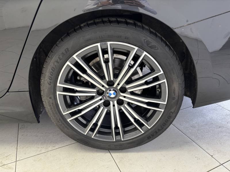 BMW Série 3 - Photo 17