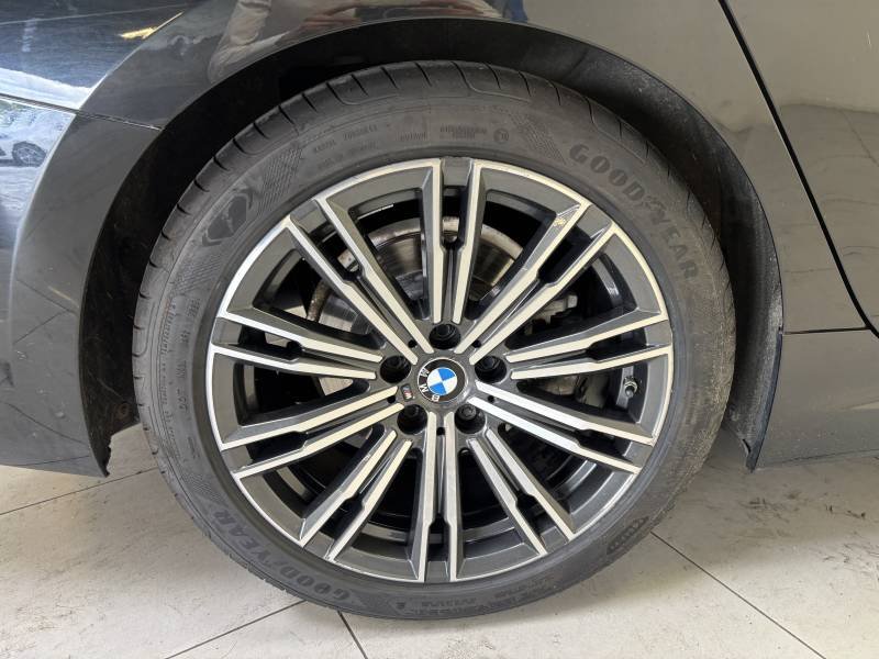 BMW Série 3 - Photo 18