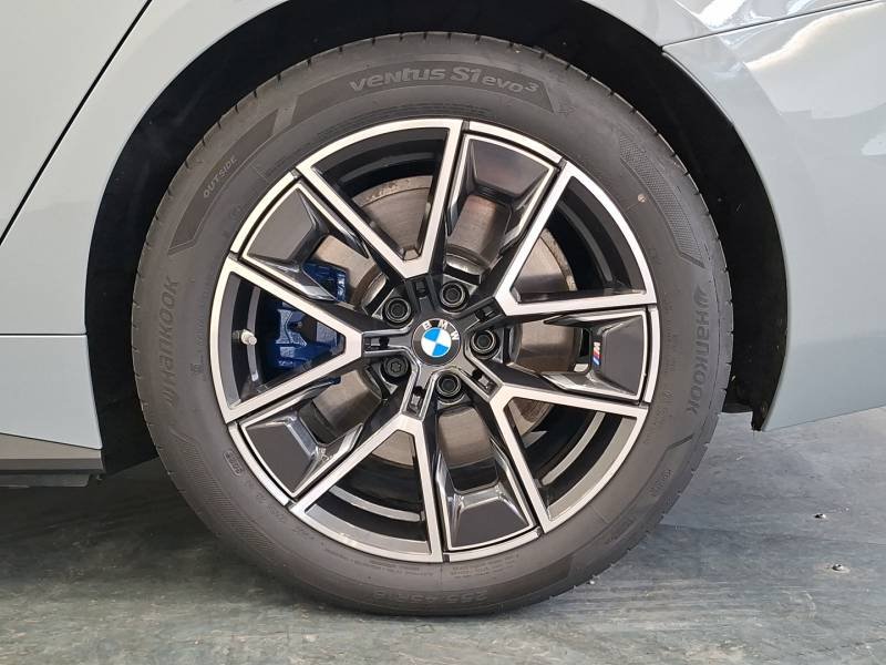 BMW i4 - Photo 9