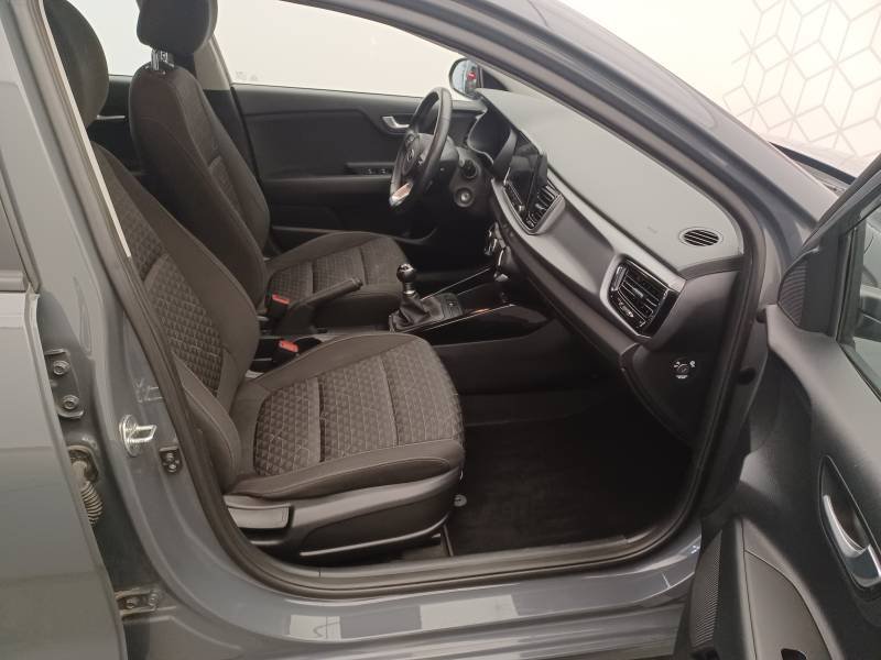Kia Rio - Photo 14