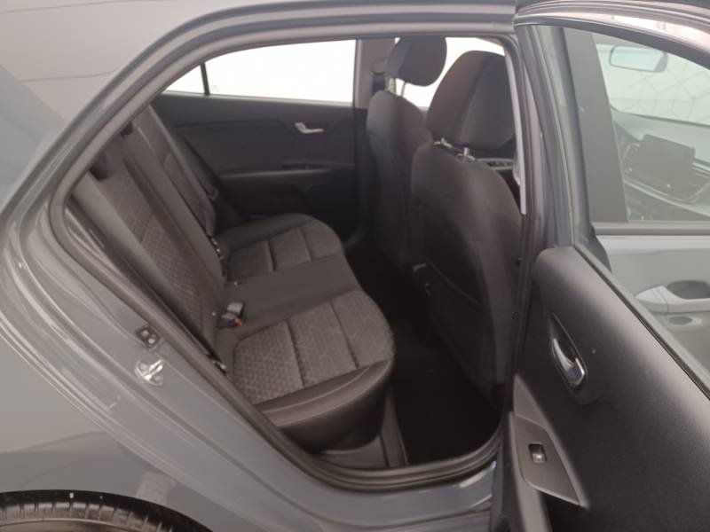 Kia Rio - Photo 15