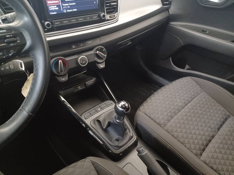 Kia Rio - Photo 25