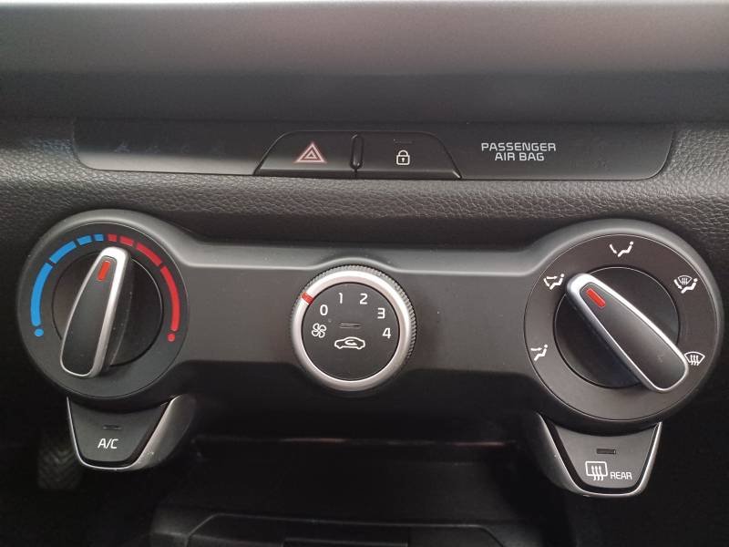 Kia Rio - Photo 27
