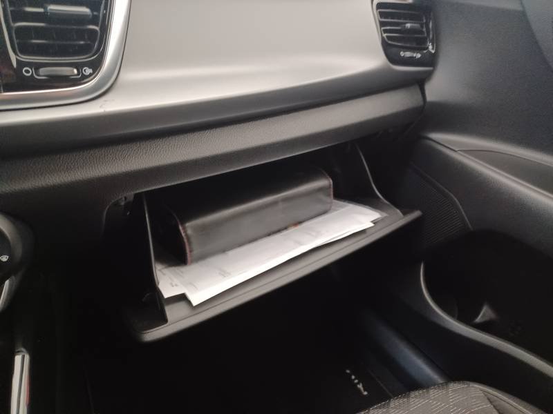 Kia Rio - Photo 28