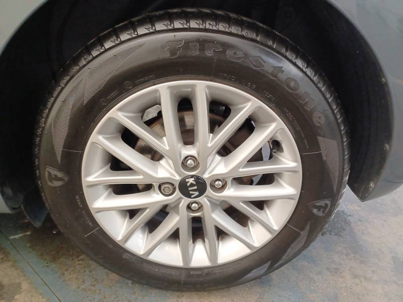 Kia Rio - Photo 8