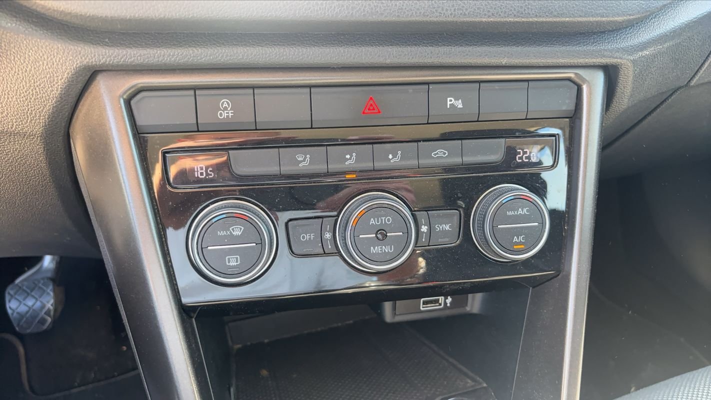 Volkswagen T-Roc - Photo 13