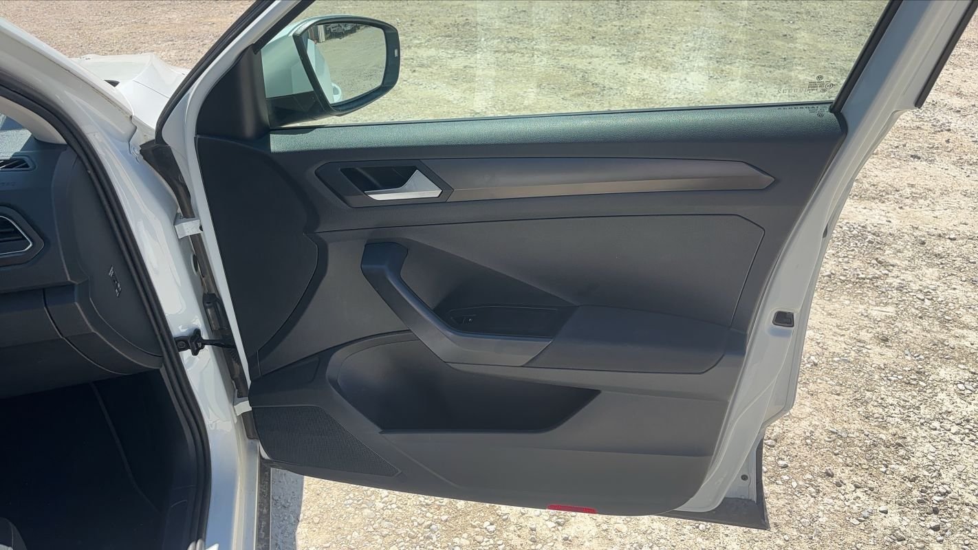 Volkswagen T-Roc - Photo 23