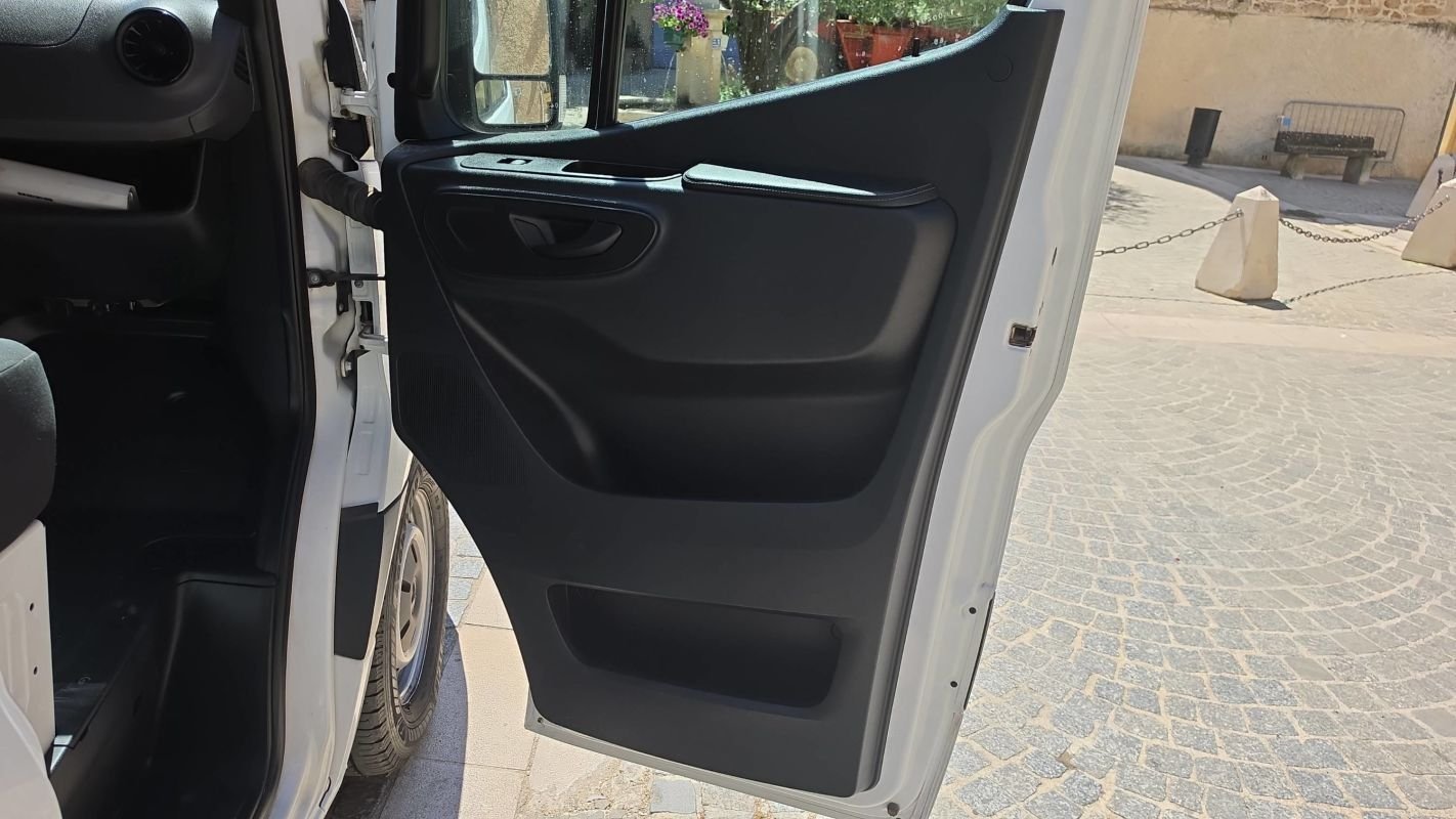 Mercedes Sprinter - Photo 22