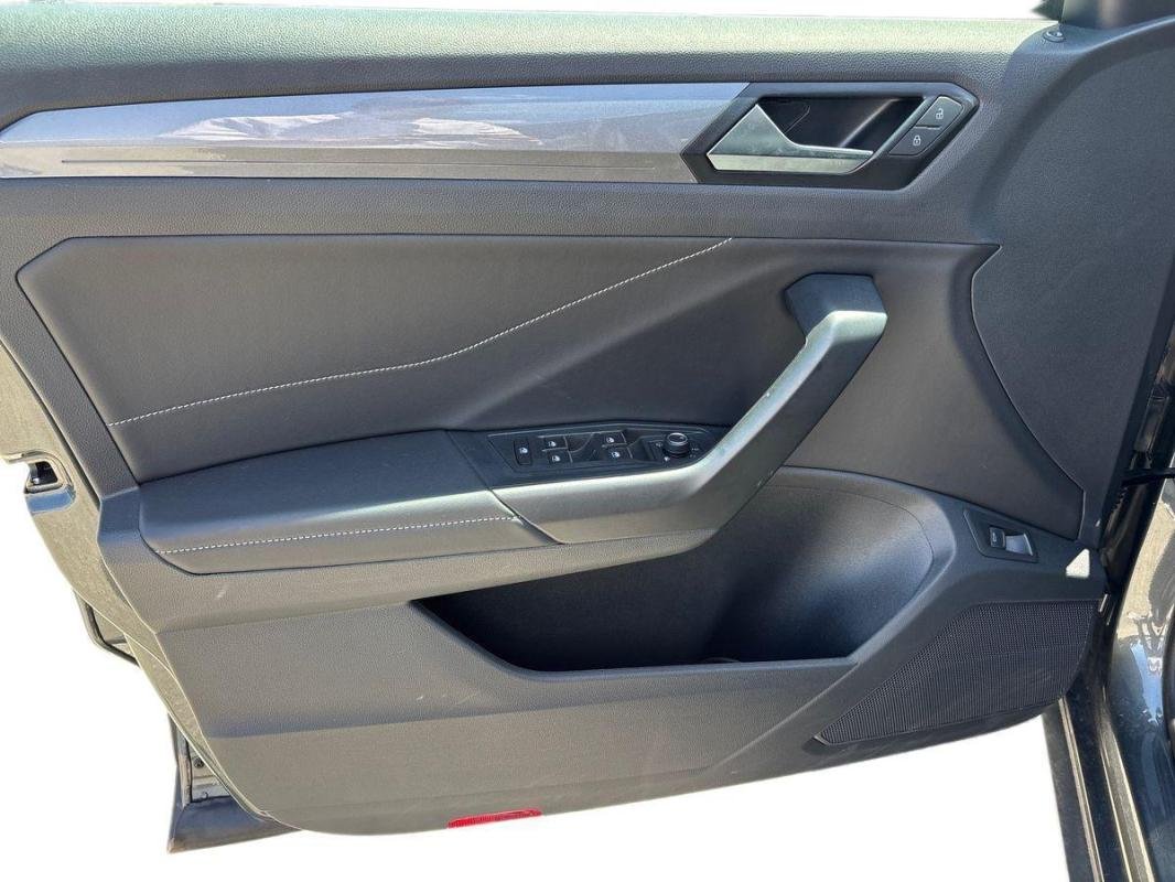 Volkswagen T-Roc - Photo 21