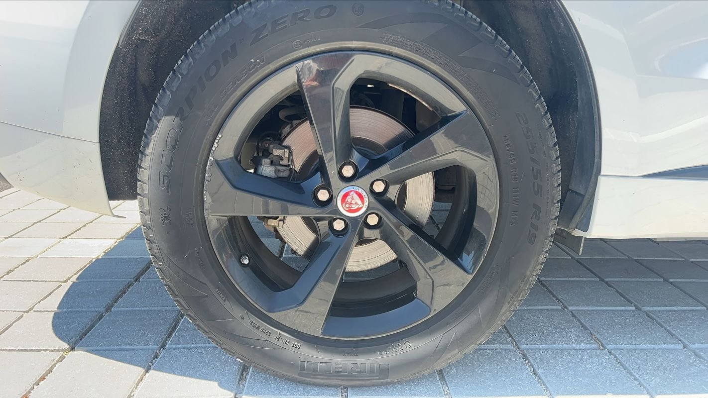 Jaguar F-Pace - Photo 16