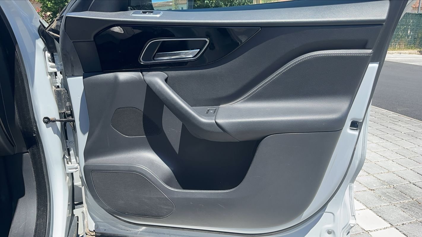 Jaguar F-Pace - Photo 22
