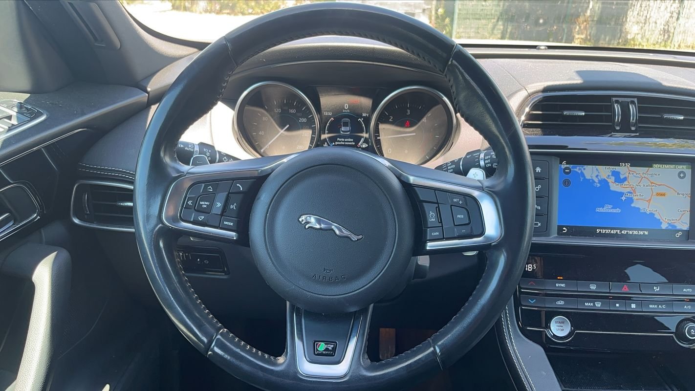 Jaguar F-Pace - Photo 23