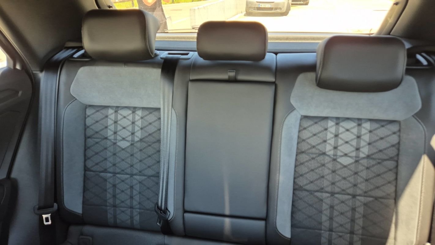 Volkswagen T-Roc - Photo 9