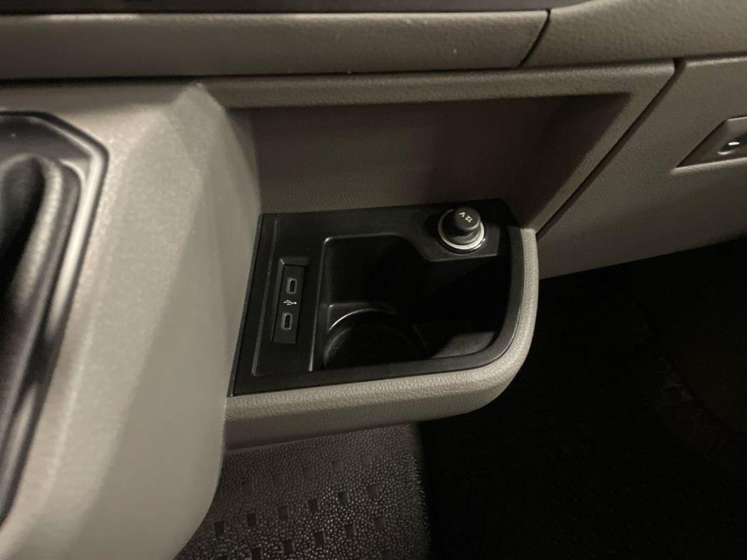 Volkswagen Transporter - Photo 12
