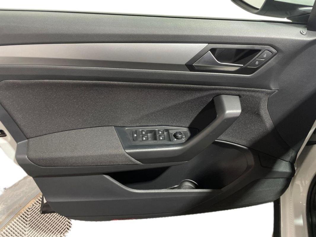 Volkswagen T-Roc - Photo 15