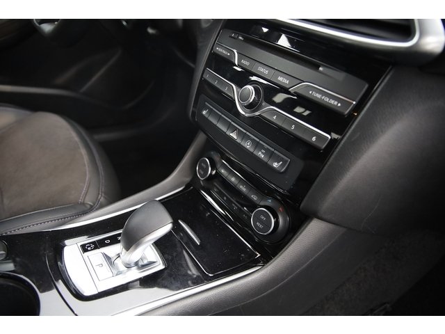 Infiniti Q30 - Photo 27