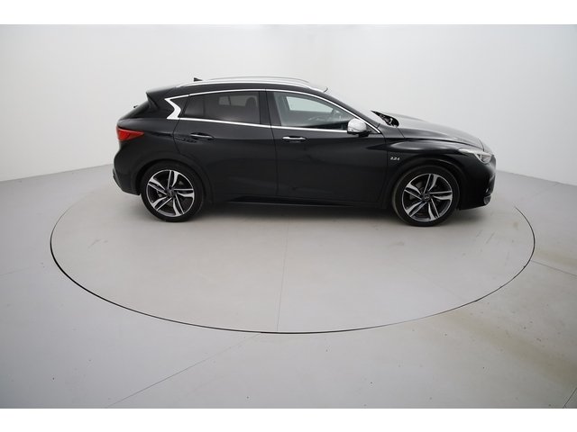 Infiniti Q30 - Photo 9