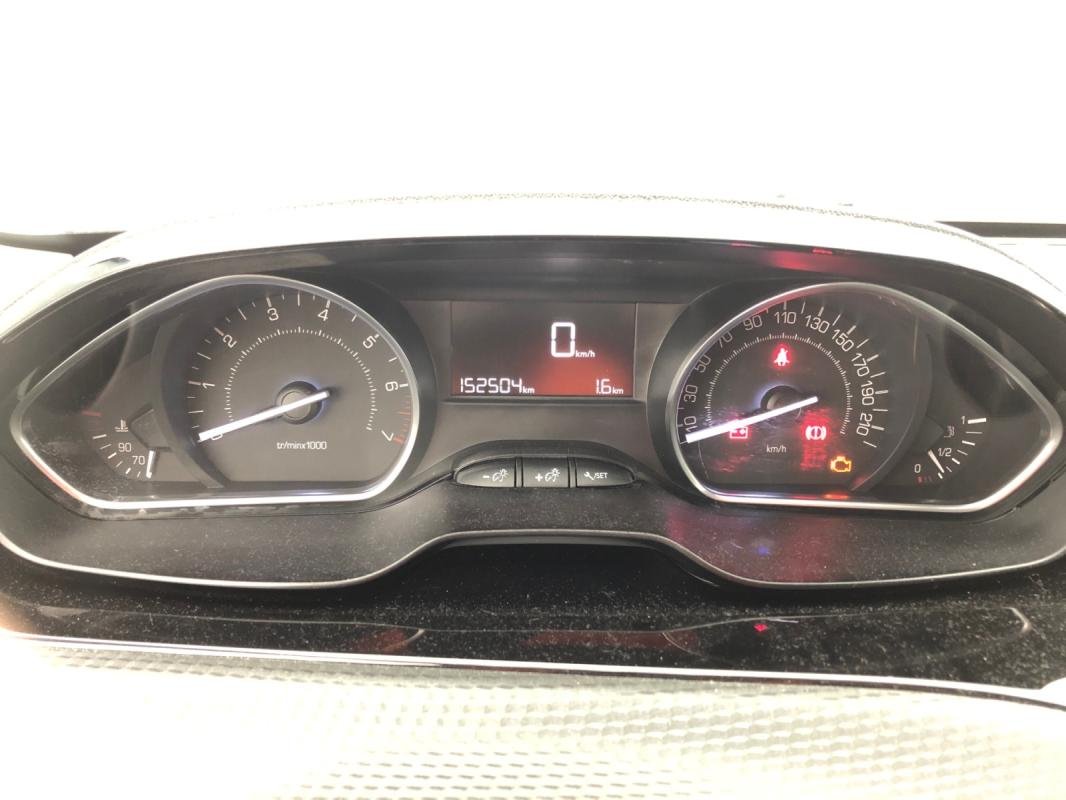 Peugeot 208 - Photo 12