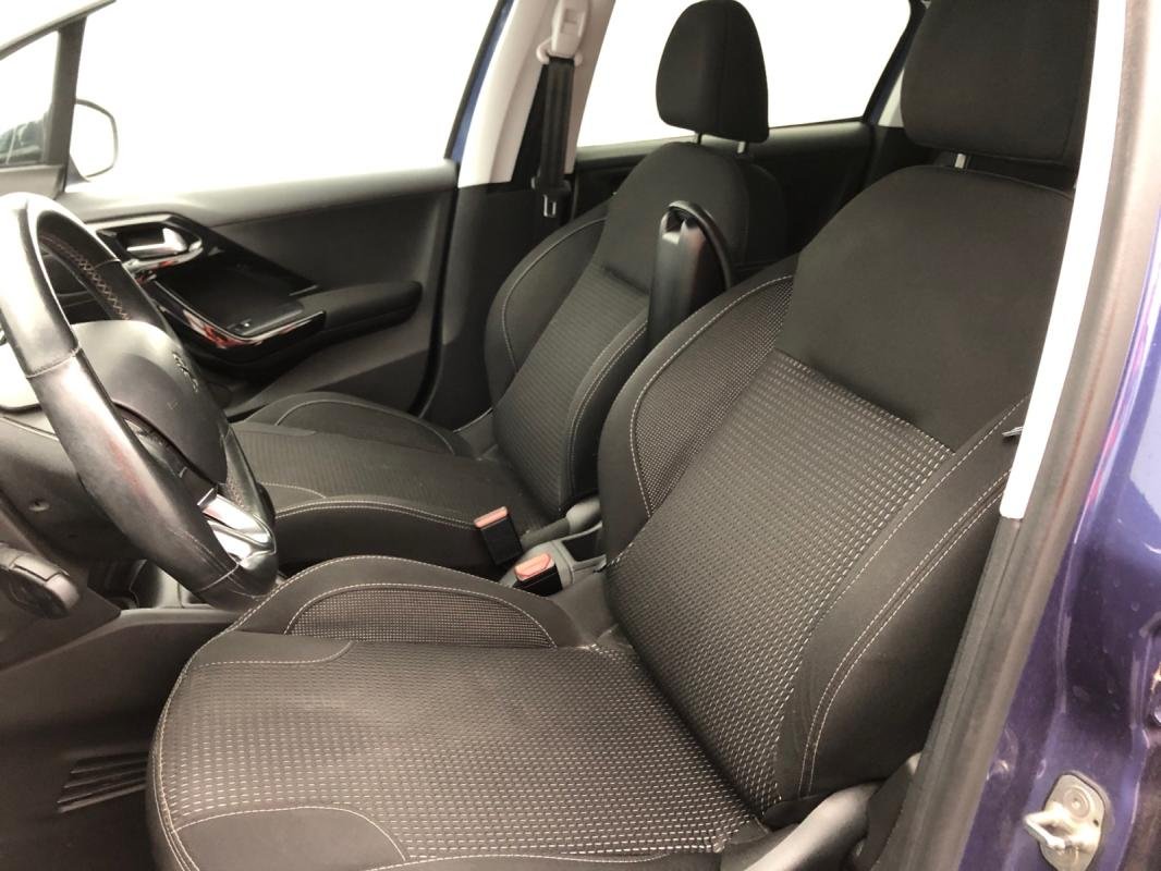 Peugeot 208 - Photo 9