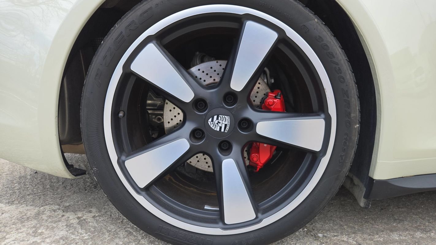 Porsche 911 - Photo 16