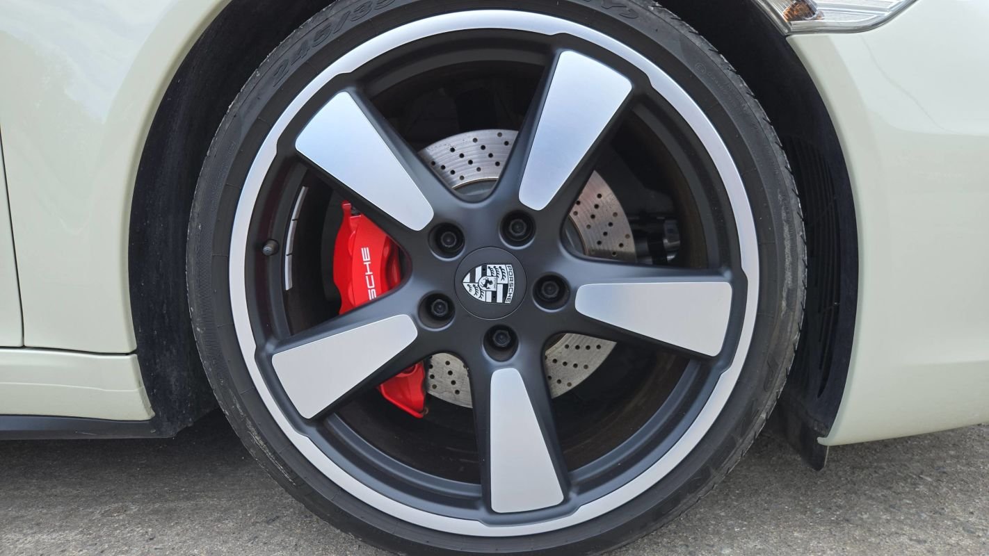 Porsche 911 - Photo 17