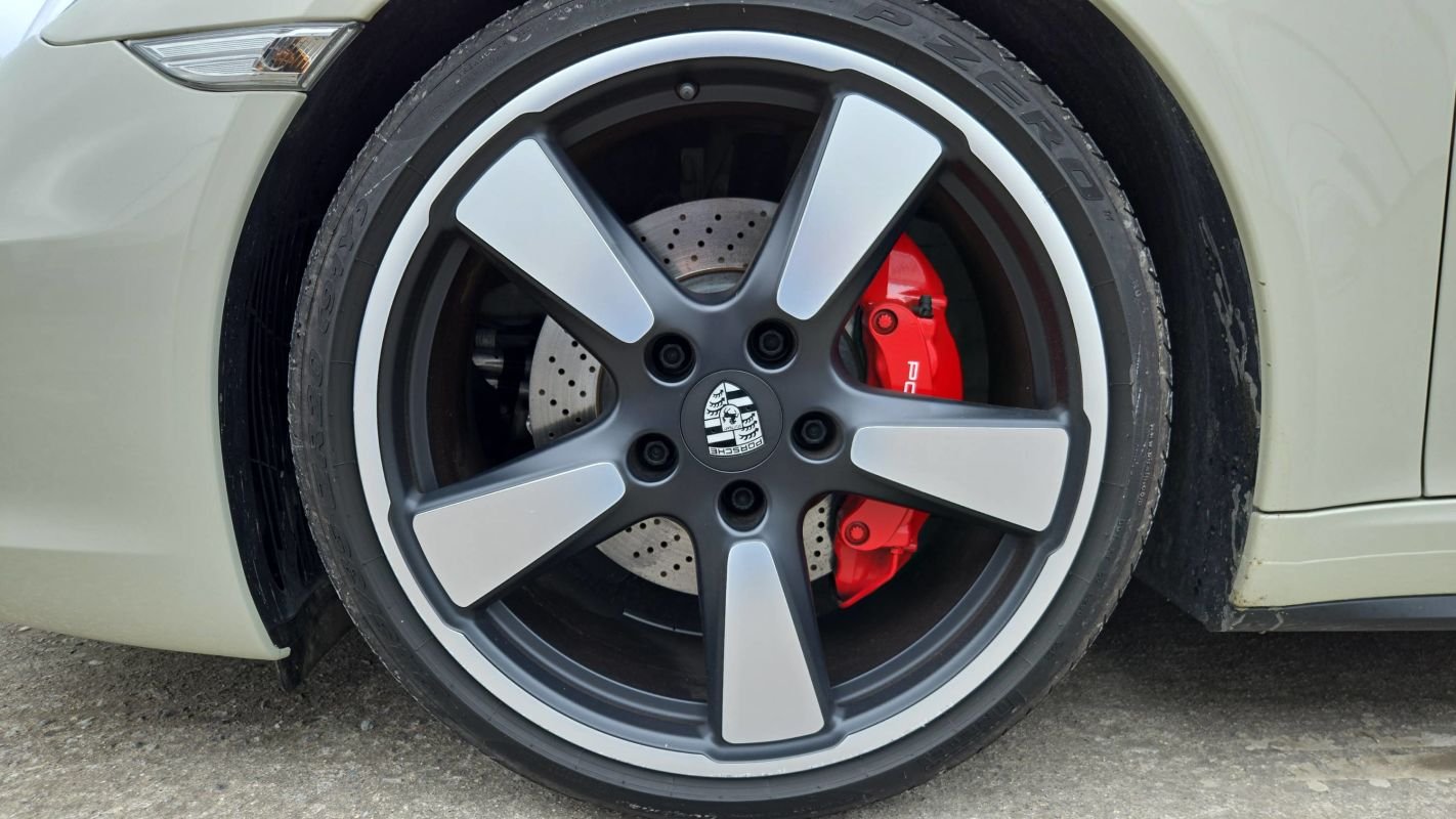 Porsche 911 - Photo 18