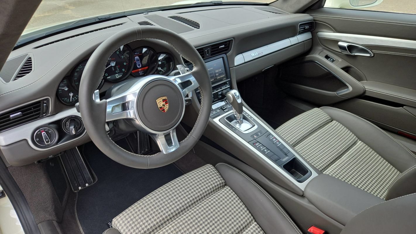 Porsche 911 - Photo 8