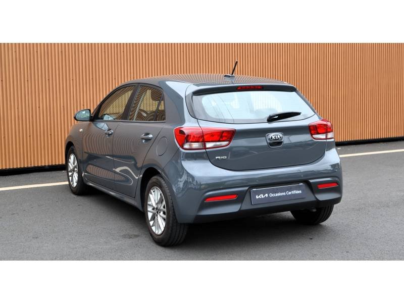 Kia Rio - Photo 12