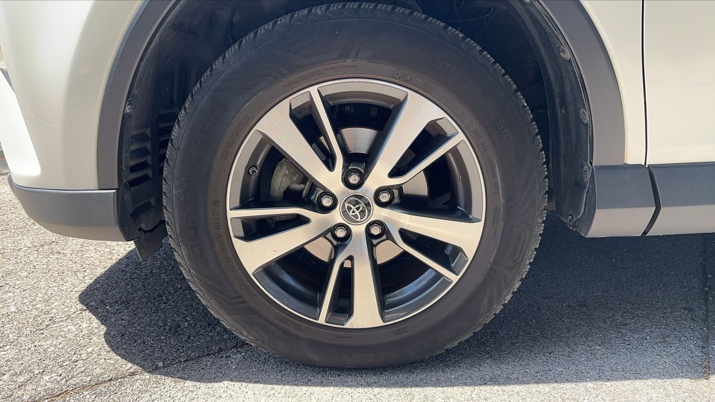 Toyota RAV4 - Photo 18