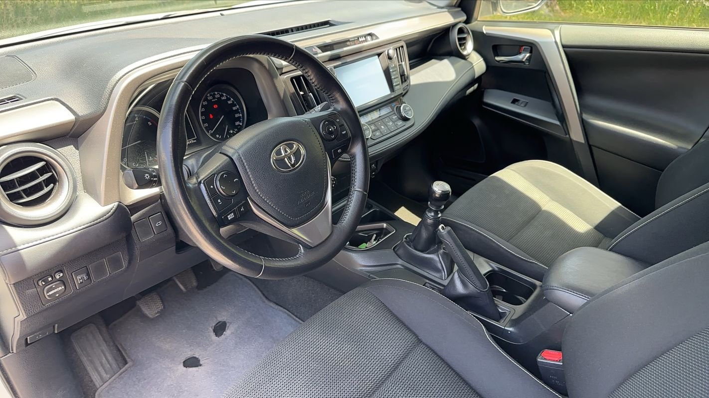 Toyota RAV4 - Photo 8