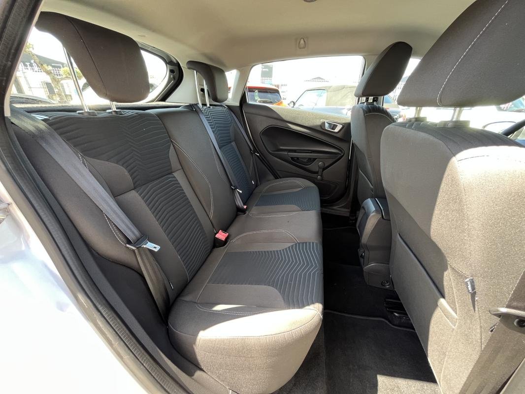 Ford Fiesta - Photo 12