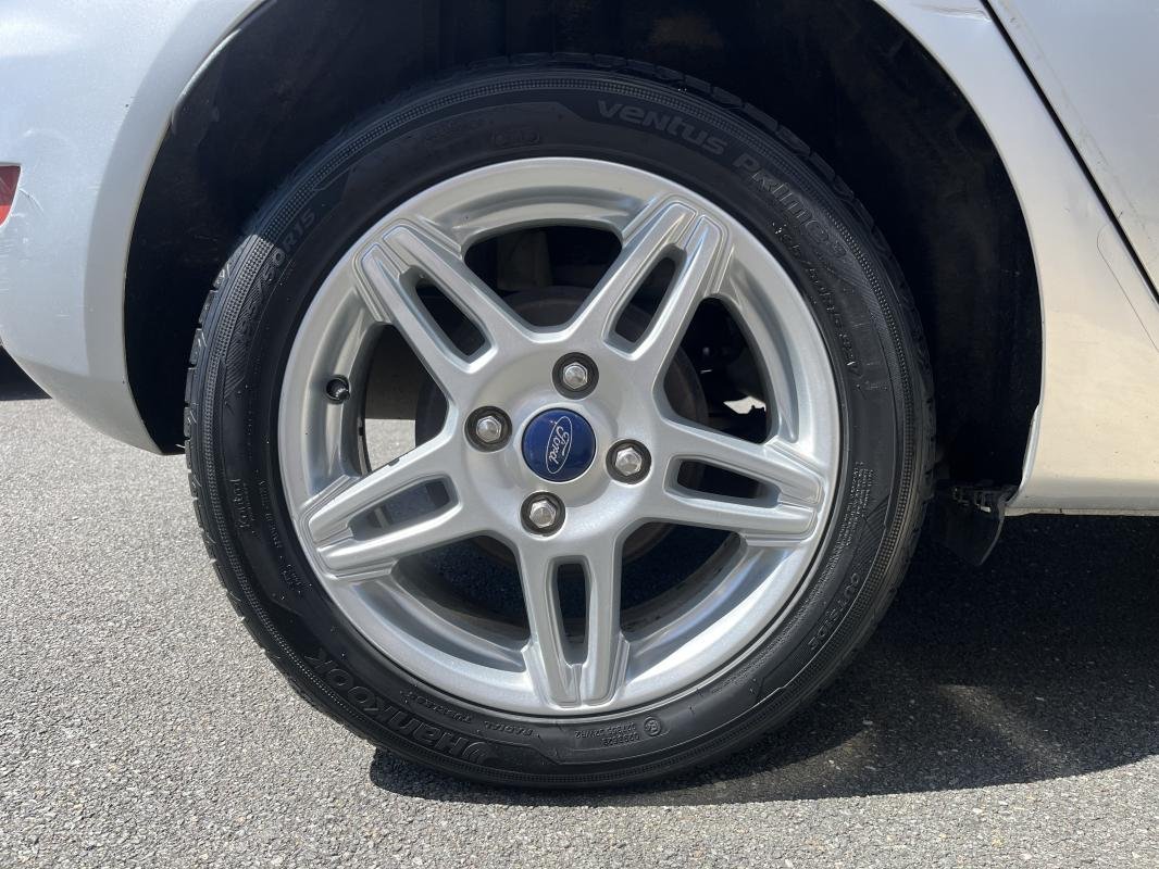 Ford Fiesta - Photo 22