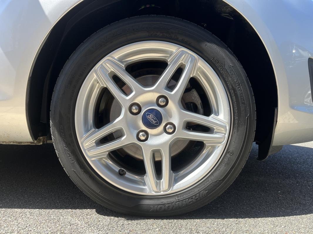 Ford Fiesta - Photo 23