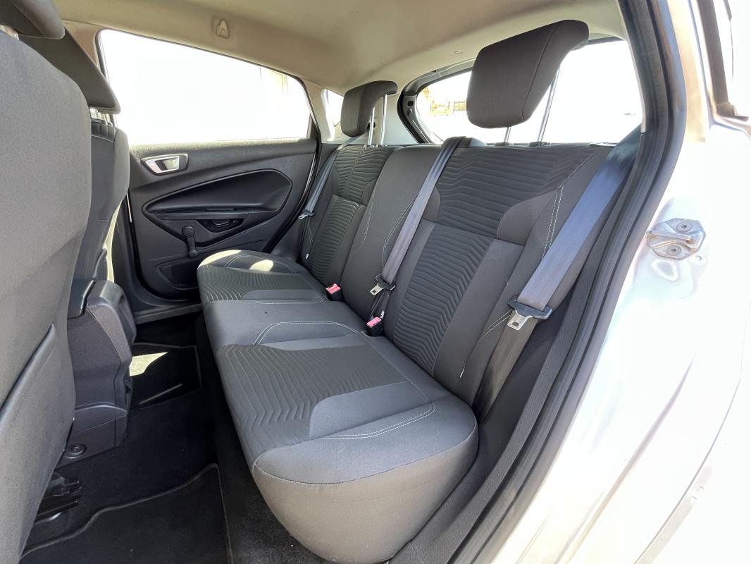 Ford Fiesta - Photo 10