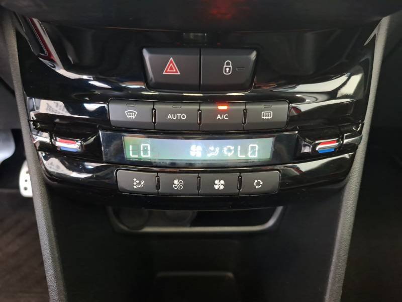 Peugeot 208 - Photo 25