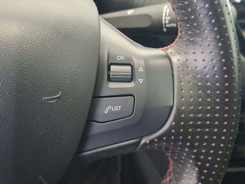 Peugeot 208 - Photo 30
