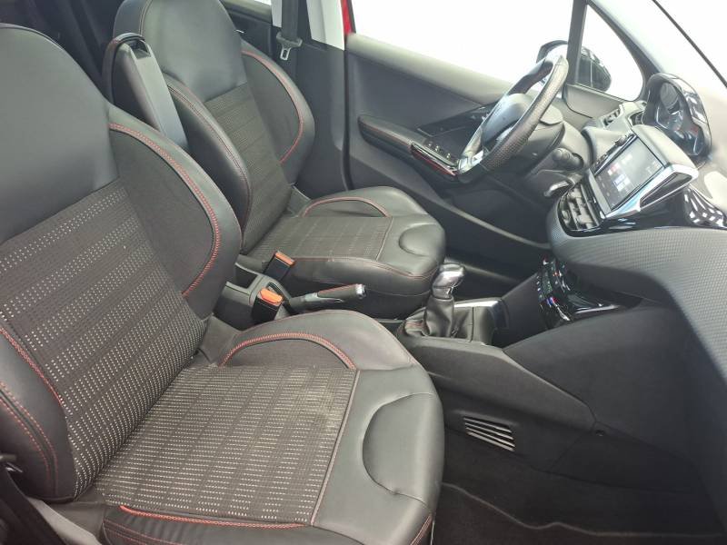 Peugeot 208 - Photo 9